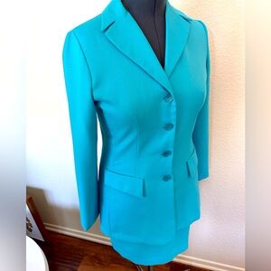 **For Sale: Elegant Tower Hill Collection 3-Piece Set (Size 8)**
Turquoise